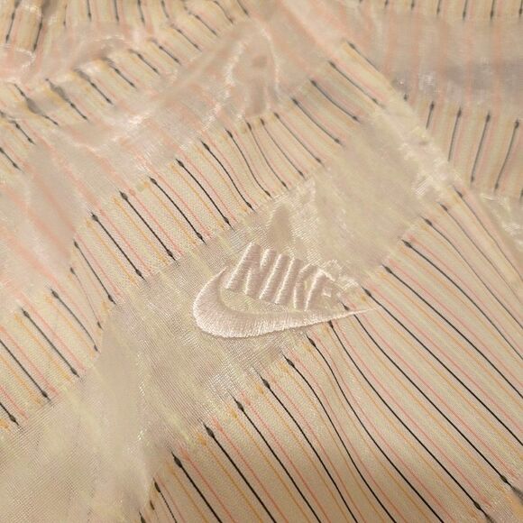 Nike Earth Day Womens Oversized Jacket Cream XL Windrunner Full Zip Hooded - Picture 8 of 10